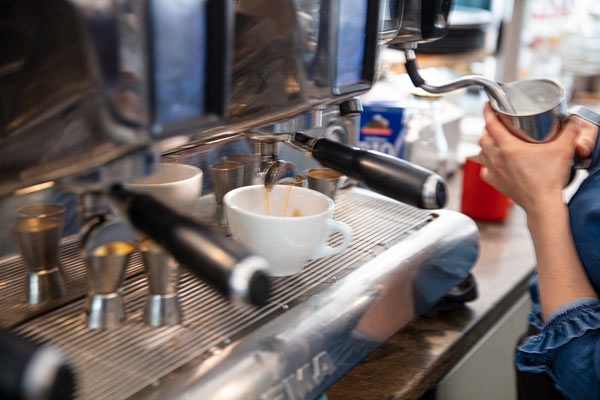 cafelottebar team-at-work-02-600.jpeg